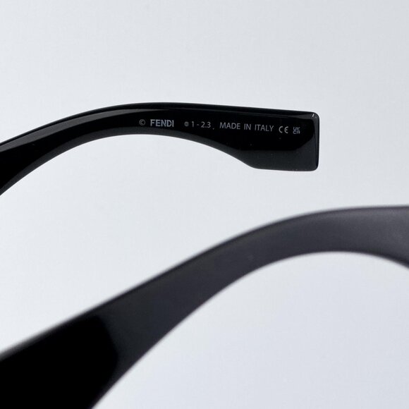 Fendi O'LOCK  FE40108U 01V  Women BRAND NEW Sunglasses Geometric Black Blue - Picture 8 of 12